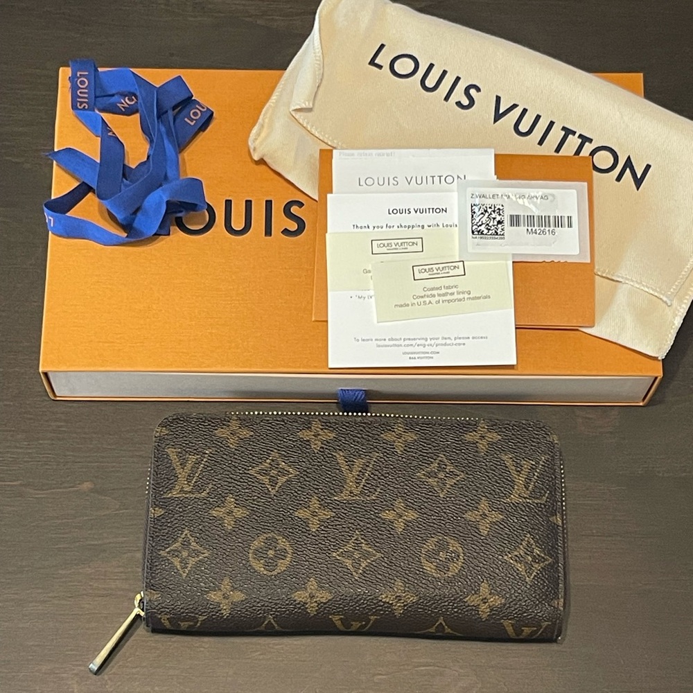 Louis Vuitton Zippy Wallet - Brown Monogram